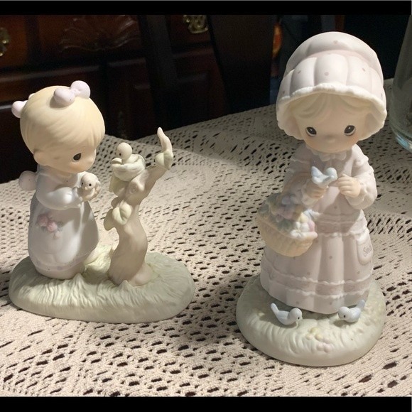 Precious Moments Figurines - Lot of 2 - Picture 1 of 4